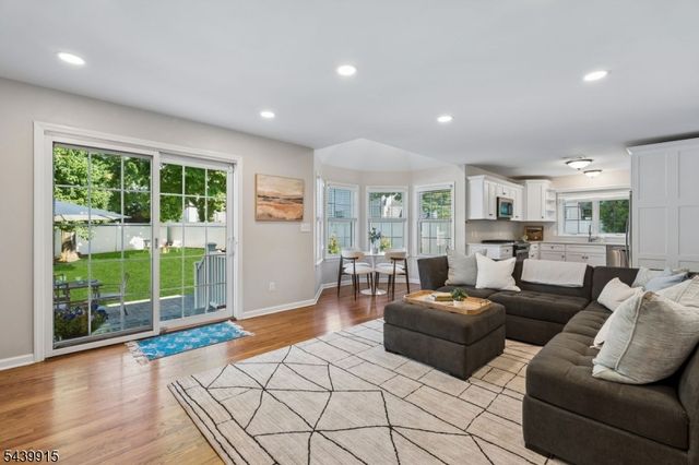 7 Holly Ct, Bloomfield Twp., NJ 07003