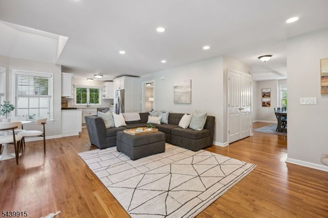7 Holly Ct, Bloomfield Twp., NJ 07003