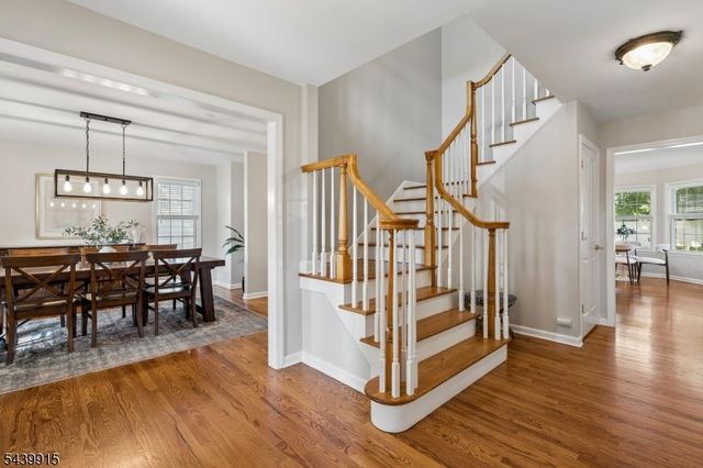 7 Holly Ct, Bloomfield Twp., NJ 07003