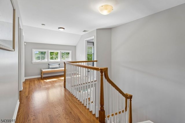 7 Holly Ct, Bloomfield Twp., NJ 07003