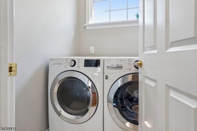 7 Holly Ct, Bloomfield Twp., NJ 07003