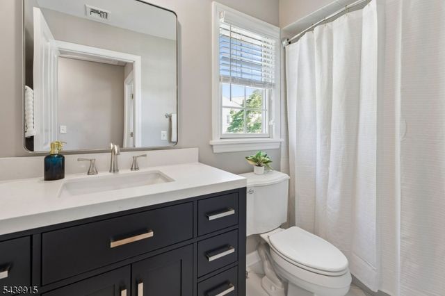 7 Holly Ct, Bloomfield Twp., NJ 07003