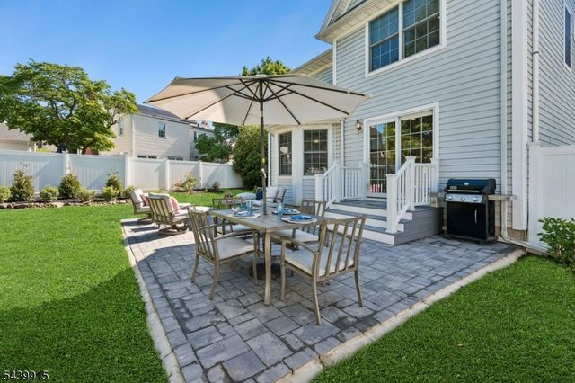 7 Holly Ct, Bloomfield Twp., NJ 07003