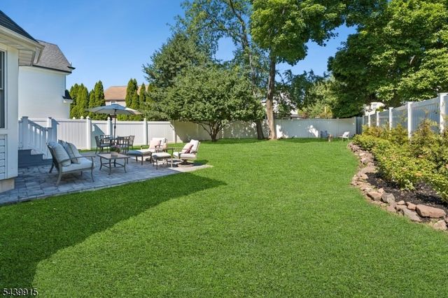 7 Holly Ct, Bloomfield Twp., NJ 07003