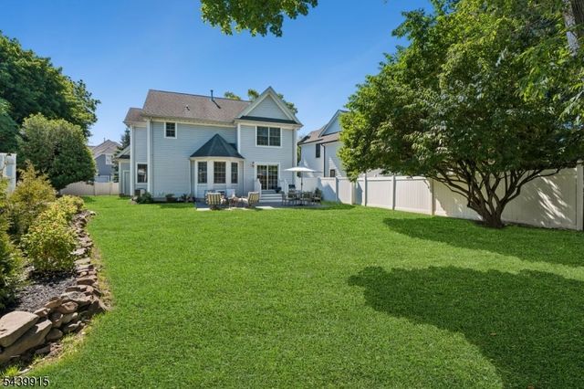 7 Holly Ct, Bloomfield Twp., NJ 07003