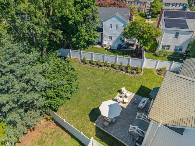 7 Holly Ct, Bloomfield Twp., NJ 07003