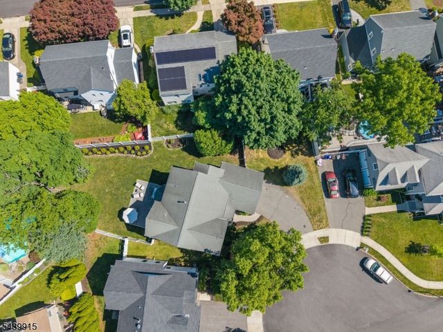 7 Holly Ct, Bloomfield Twp., NJ 07003