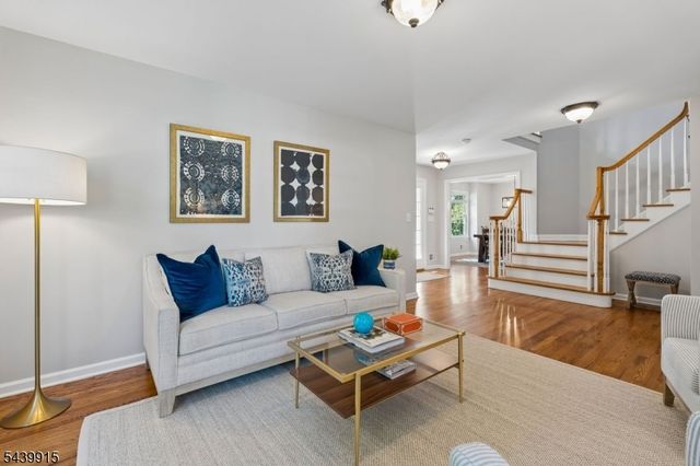 7 Holly Ct, Bloomfield Twp., NJ 07003