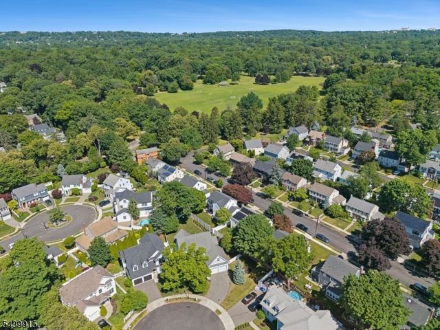 7 Holly Ct, Bloomfield Twp., NJ 07003