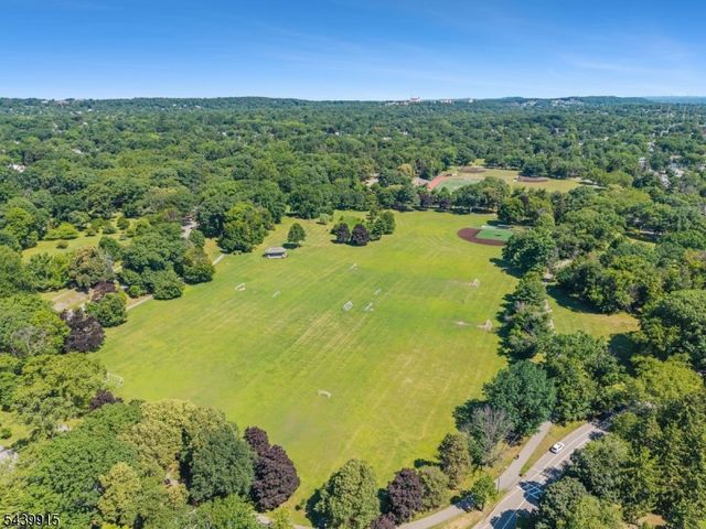 7 Holly Ct, Bloomfield Twp., NJ 07003