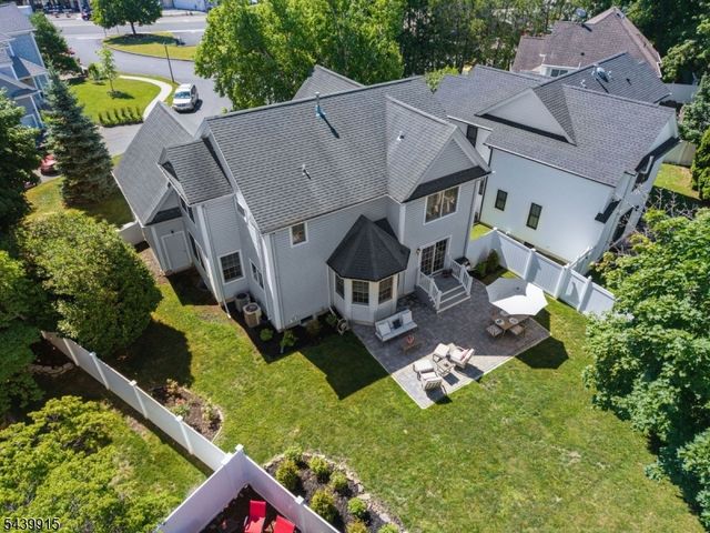 7 Holly Ct, Bloomfield Twp., NJ 07003