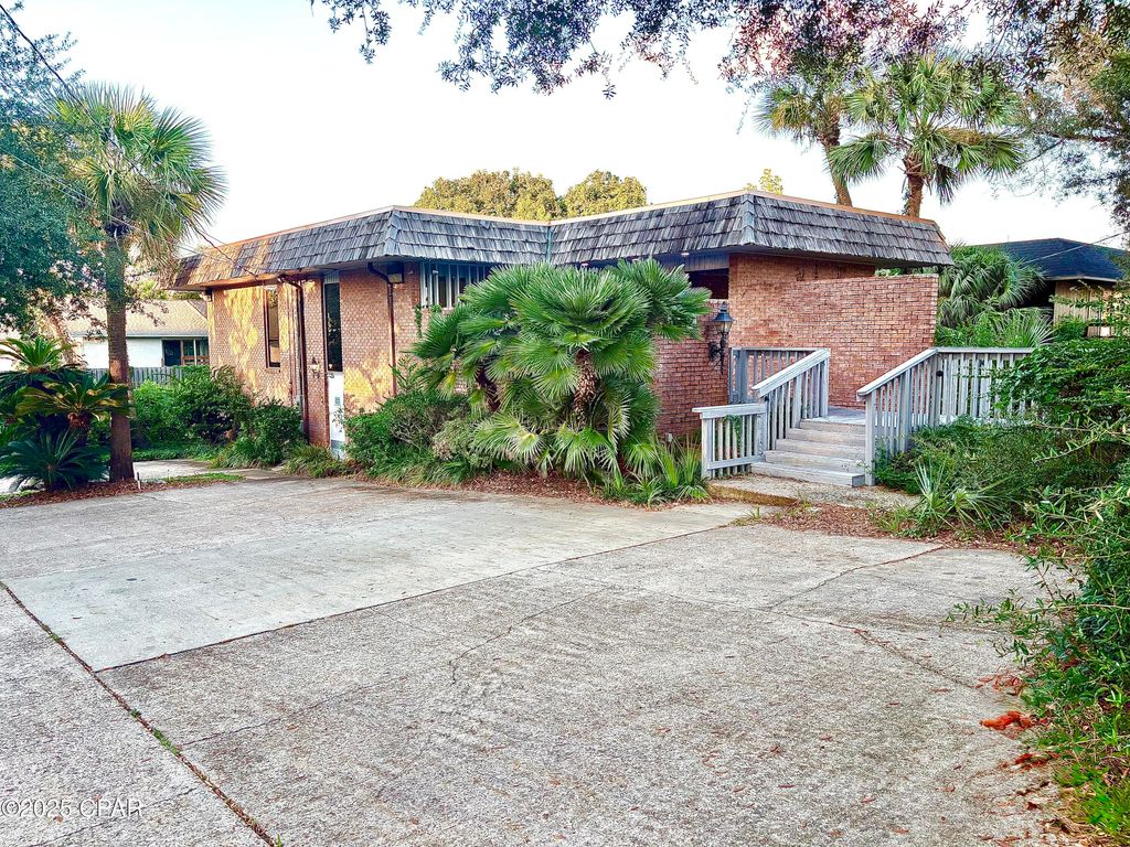 1012 W 11th Street, Panama City, FL 32401