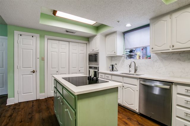 9432 Blue Jay Way, Irving, TX 75063