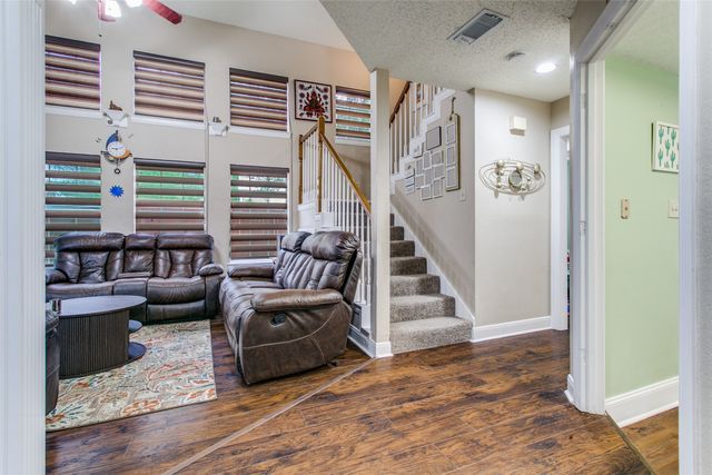 9432 Blue Jay Way, Irving, TX 75063