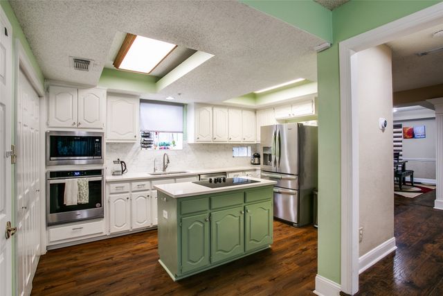 9432 Blue Jay Way, Irving, TX 75063