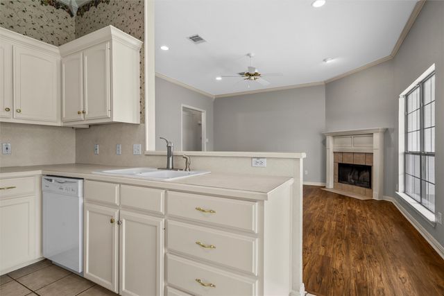 1041 Cheyenne Trail, Hewitt, TX 76643