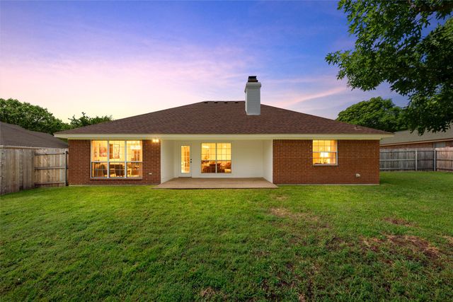 1041 Cheyenne Trail, Hewitt, TX 76643