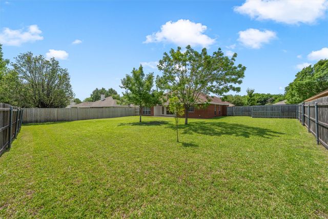 1041 Cheyenne Trail, Hewitt, TX 76643