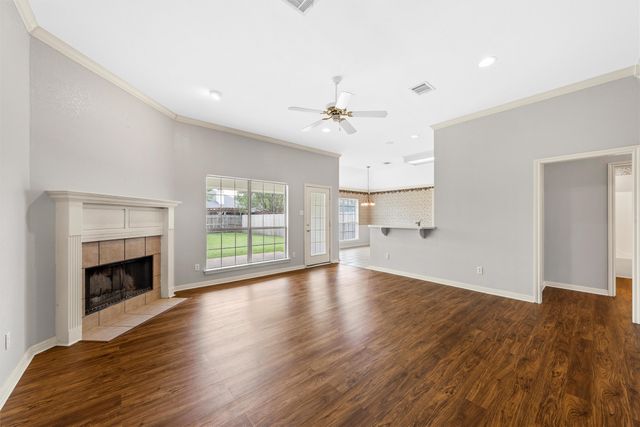 1041 Cheyenne Trail, Hewitt, TX 76643