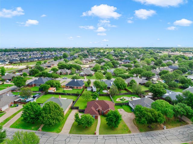 1041 Cheyenne Trail, Hewitt, TX 76643