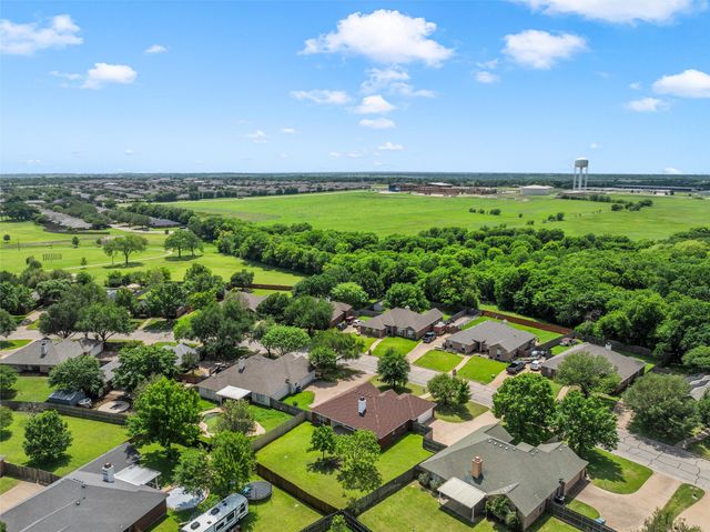 1041 Cheyenne Trail, Hewitt, TX 76643