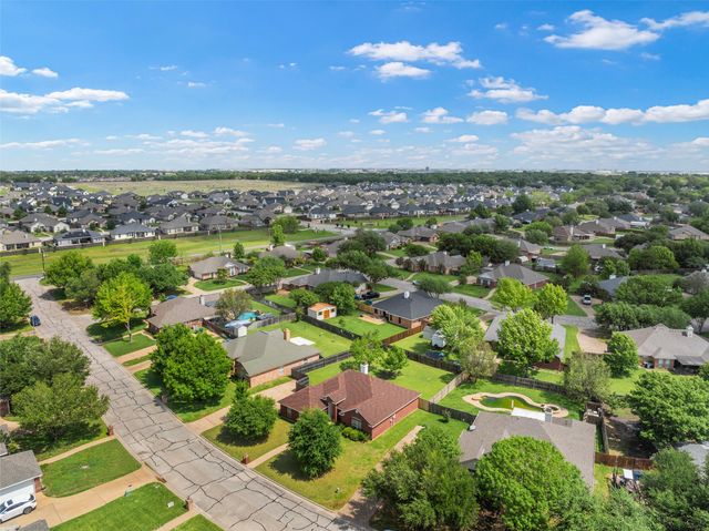 1041 Cheyenne Trail, Hewitt, TX 76643
