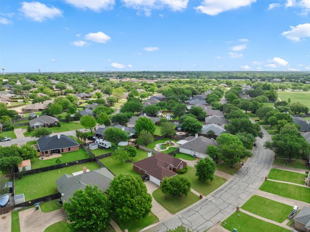 1041 Cheyenne Trail, Hewitt, TX 76643