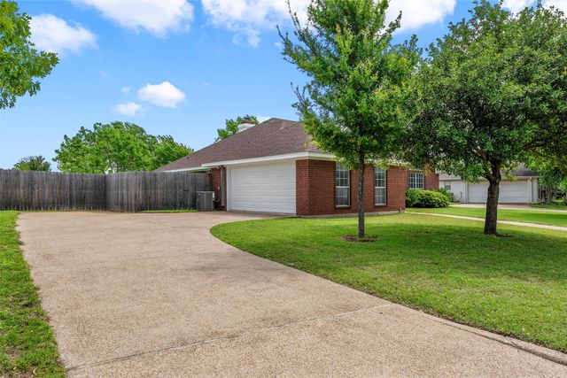 1041 Cheyenne Trail, Hewitt, TX 76643