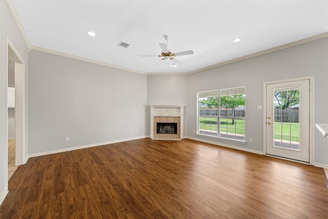 1041 Cheyenne Trail, Hewitt, TX 76643