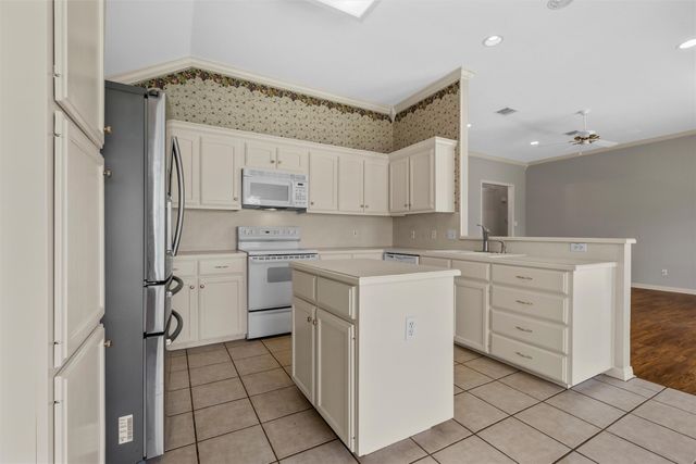 1041 Cheyenne Trail, Hewitt, TX 76643