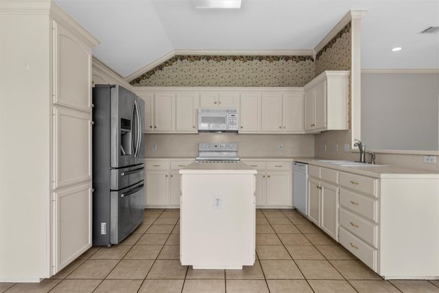1041 Cheyenne Trail, Hewitt, TX 76643