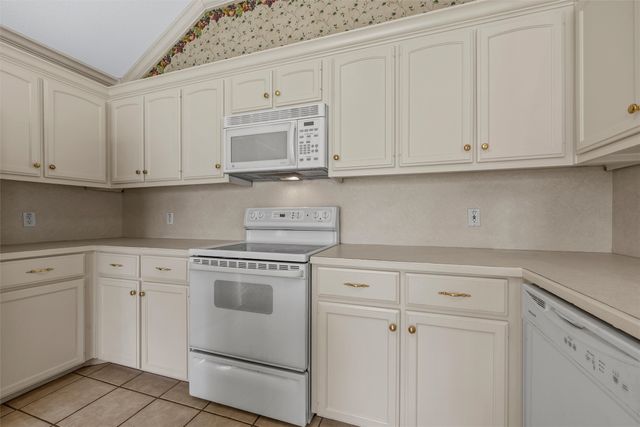 1041 Cheyenne Trail, Hewitt, TX 76643