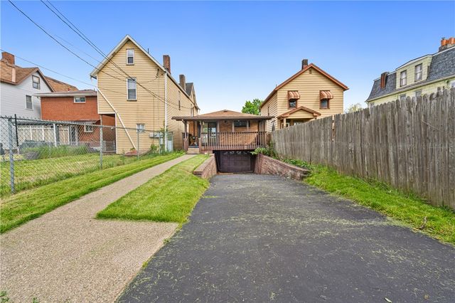 2811 Bowman Ave, Mckeesport, PA 15132