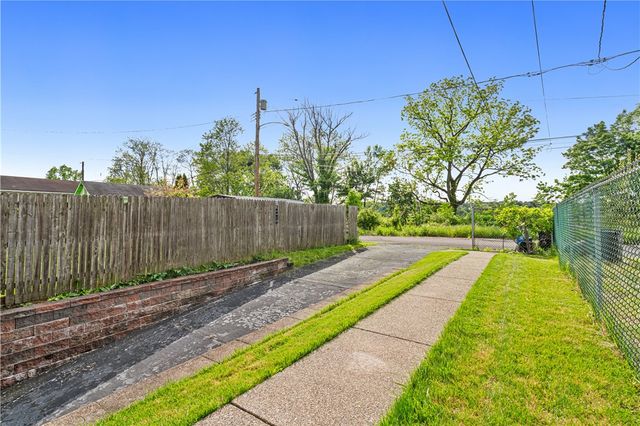 2811 Bowman Ave, Mckeesport, PA 15132