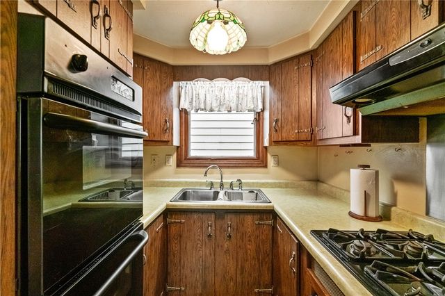2811 Bowman Ave, Mckeesport, PA 15132
