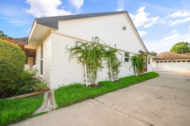 10703 Valley Forge Drive, Houston, TX 77042