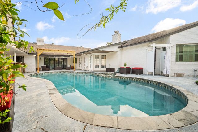 10703 Valley Forge Drive, Houston, TX 77042