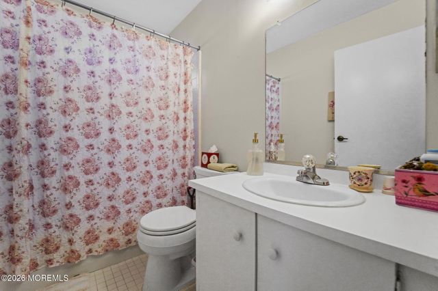 7 Woodstock Lane, Manchester, NJ 08759