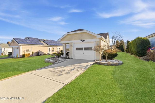 7 Woodstock Lane, Manchester, NJ 08759