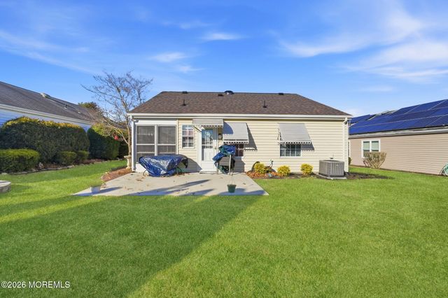 7 Woodstock Lane, Manchester, NJ 08759