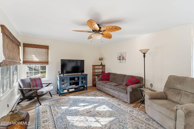 7 Woodstock Lane, Manchester, NJ 08759