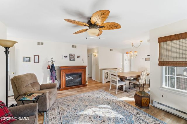 7 Woodstock Lane, Manchester, NJ 08759