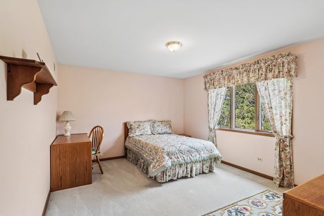 1204 Kristin Drive, Libertyville, IL 60048