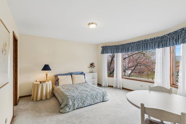 1204 Kristin Drive, Libertyville, IL 60048