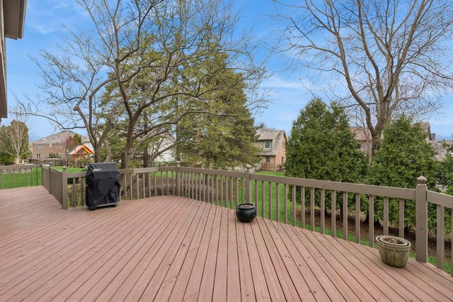 1204 Kristin Drive, Libertyville, IL 60048