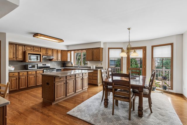 1204 Kristin Drive, Libertyville, IL 60048