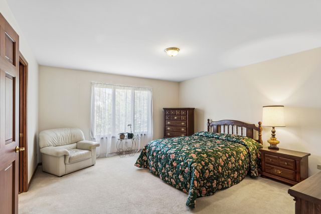 1204 Kristin Drive, Libertyville, IL 60048