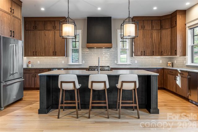 450 Barrington Drive, Asheville, NC 28803