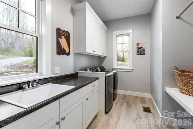450 Barrington Drive, Asheville, NC 28803