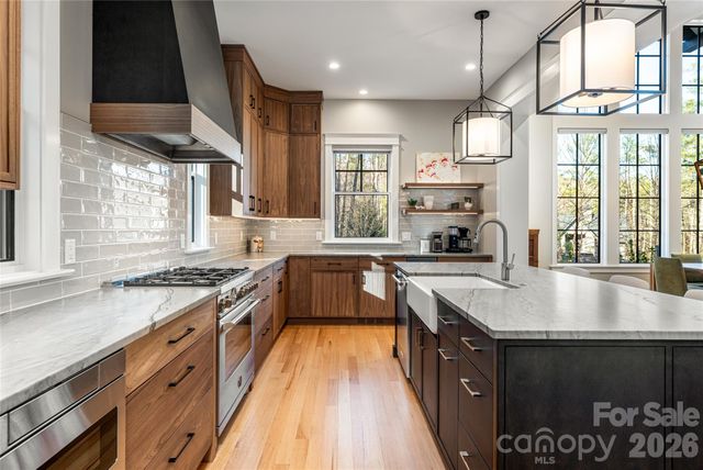 450 Barrington Drive, Asheville, NC 28803